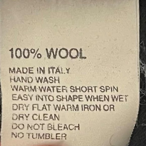 Giorgio Armani Medium Black Crewneck Classic Wool Sweater - Picture 6 of 7